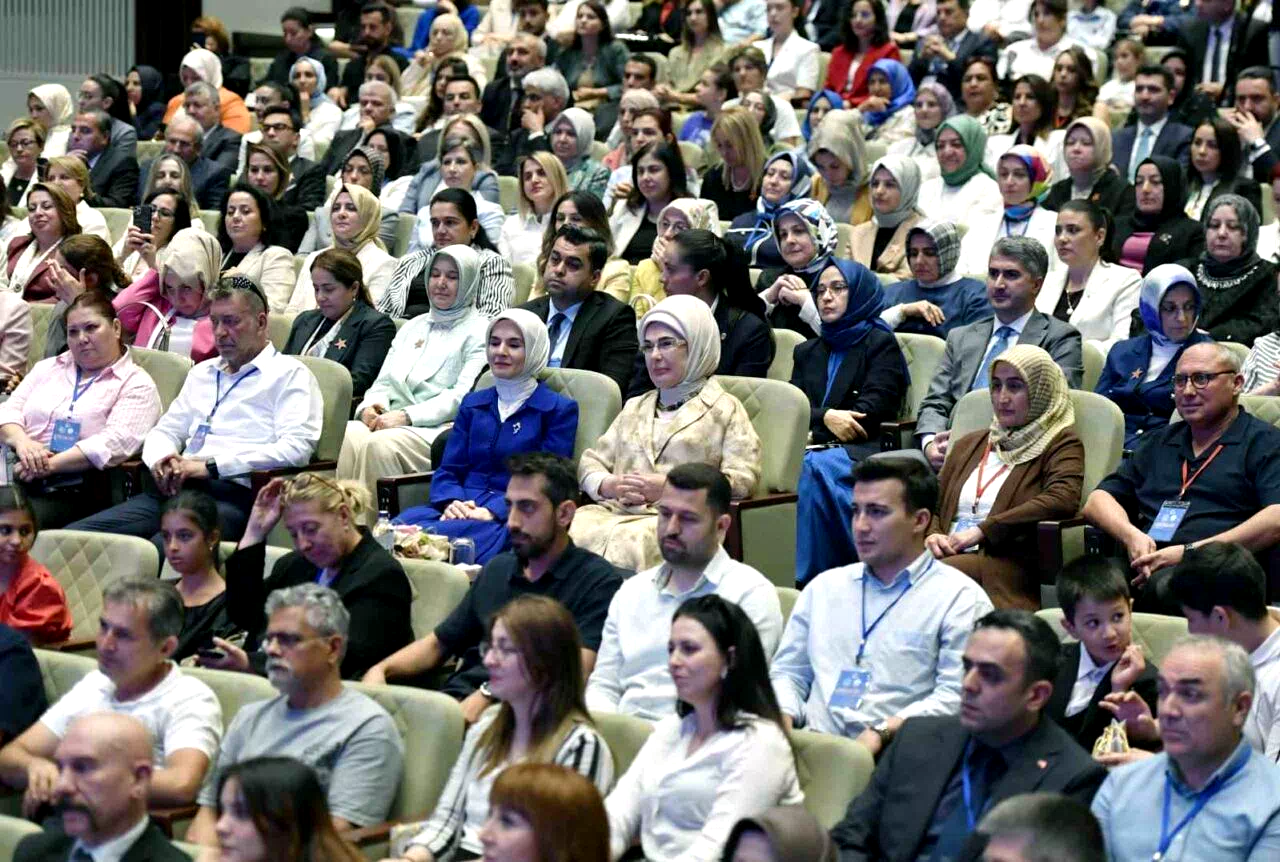 Emine Erdoğan: “Koruyucu aile sisteminin tüm dünyada yaygınlaşması elzemdir”