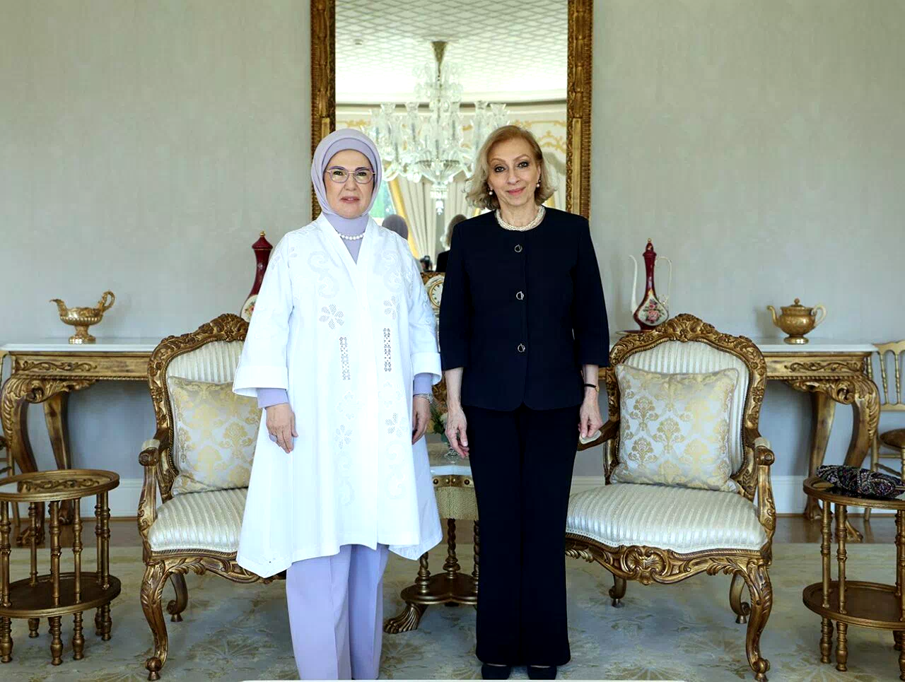 Emine Erdoğan, Lübnan Başbakanı’nın eşi Sahar Selam ile görüştü
