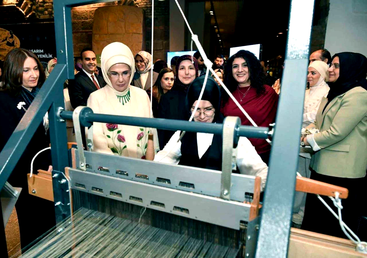 Emine Erdoğan: “Sof kumaşının desenlerindeki zevkiselim ve dokumasındaki ustalık, onu 16. ve 17. yüzyıllarda dünyaca tanınan bir kumaş haline getirmiştir”