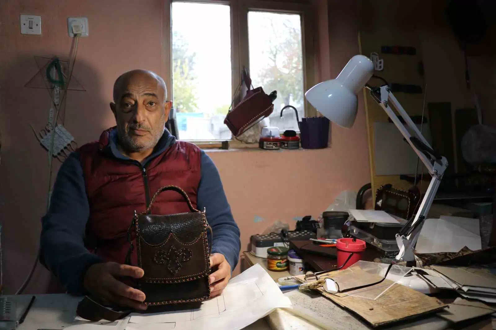 Engelli Ayakkabıcı Deprem Sonrası Çantacılık Yapıyor