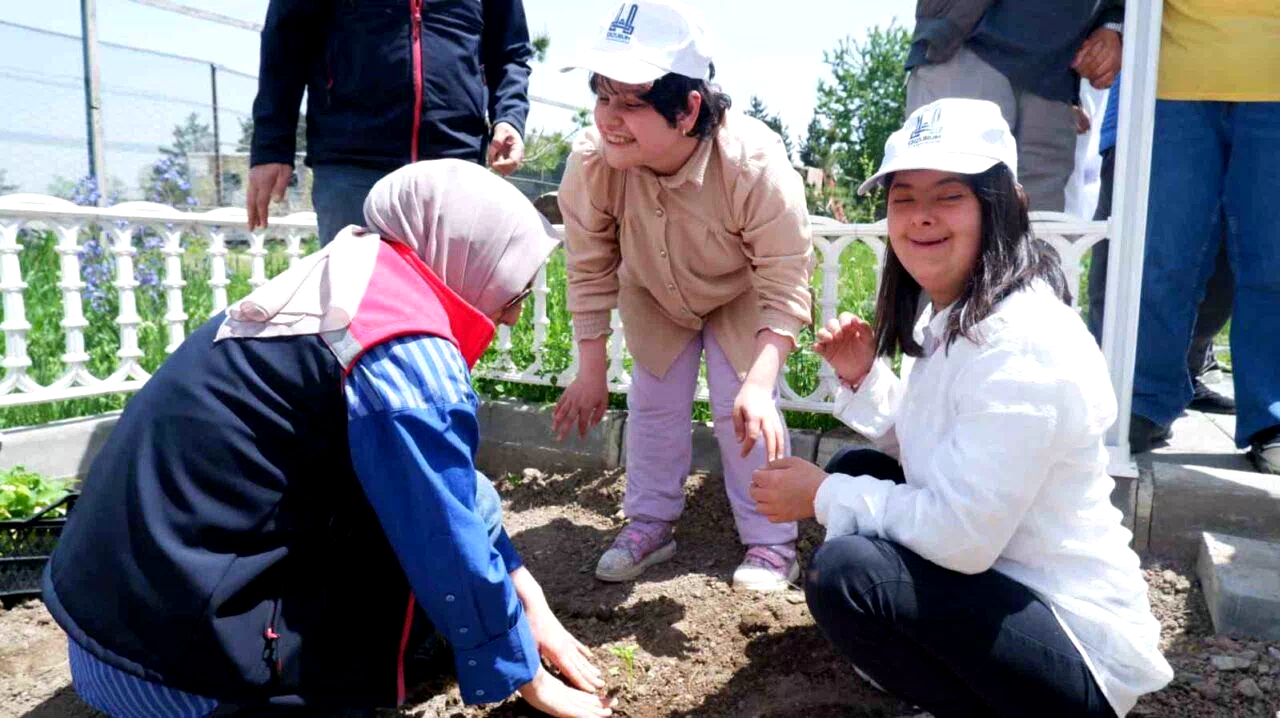Engelli Hizmetleri Koordinasyon Merkezi’nde ekim zamanı