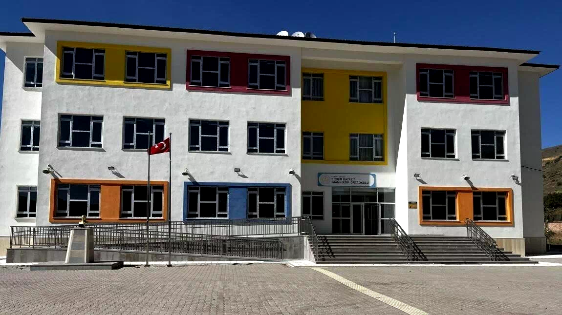 Erdem Beyazıt İmam Hatip Ortaokulunda 12 öğrenci hafızlık eğitimini tamamladı