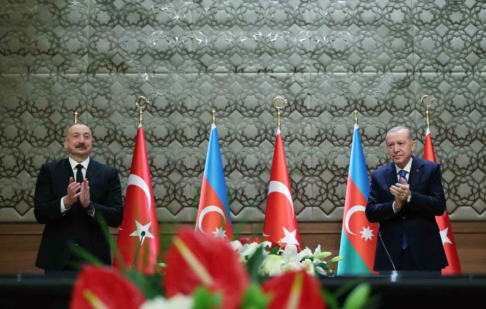Erdoğan ve Aliyev, Iğdır-Nahçıvan doğal gaz boru hattını birlikte açtı.