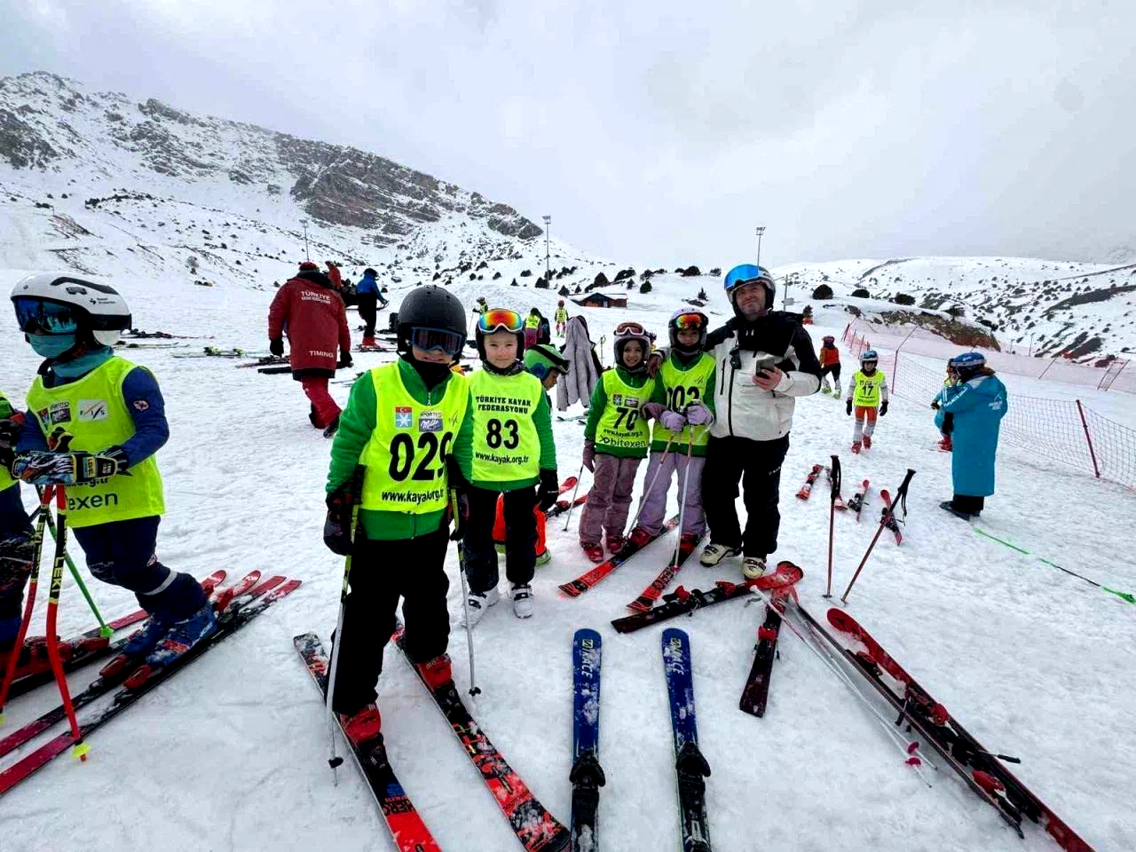 Ergan Dağı Kayak Merkezi’nde yarışma heyecanı başladı