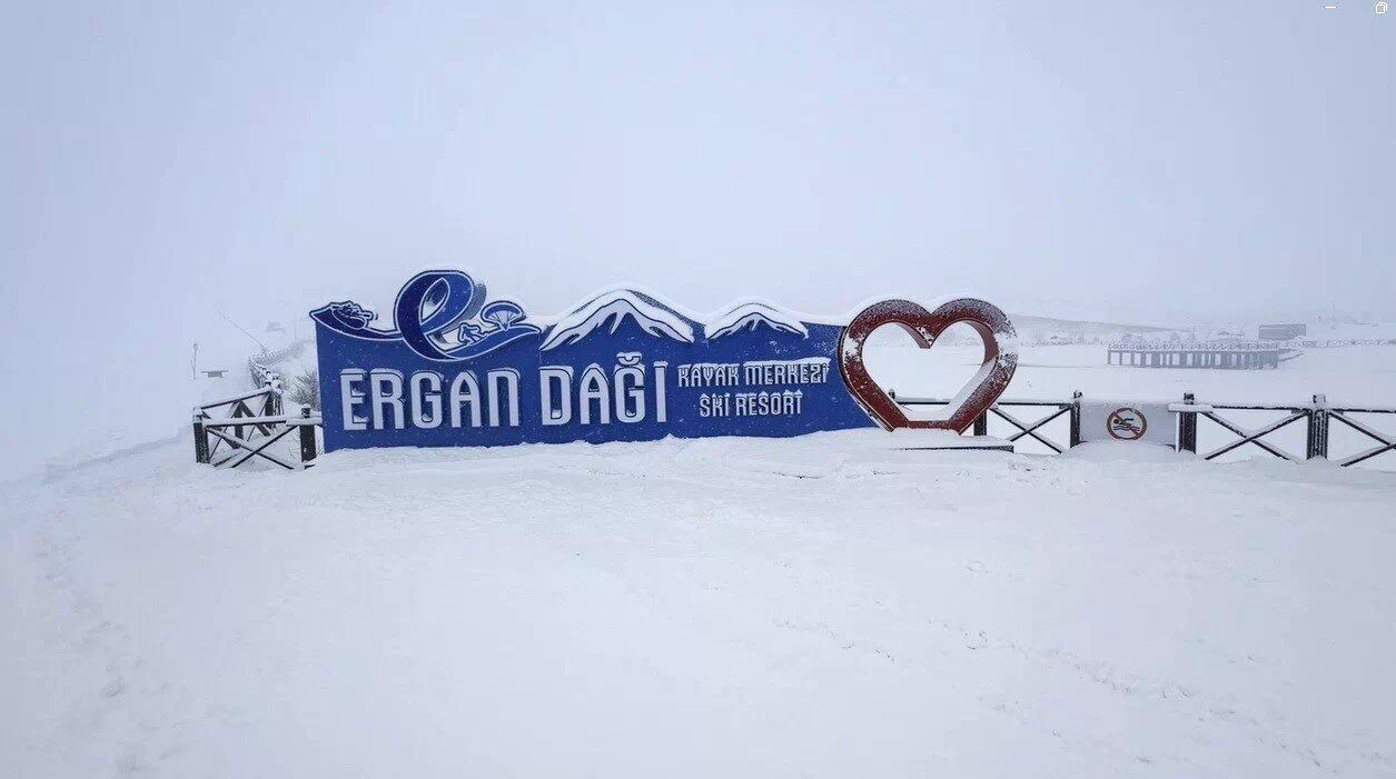 Ergan Dağı’nda kar rekoru: 2. etap teleski hattı kar altında