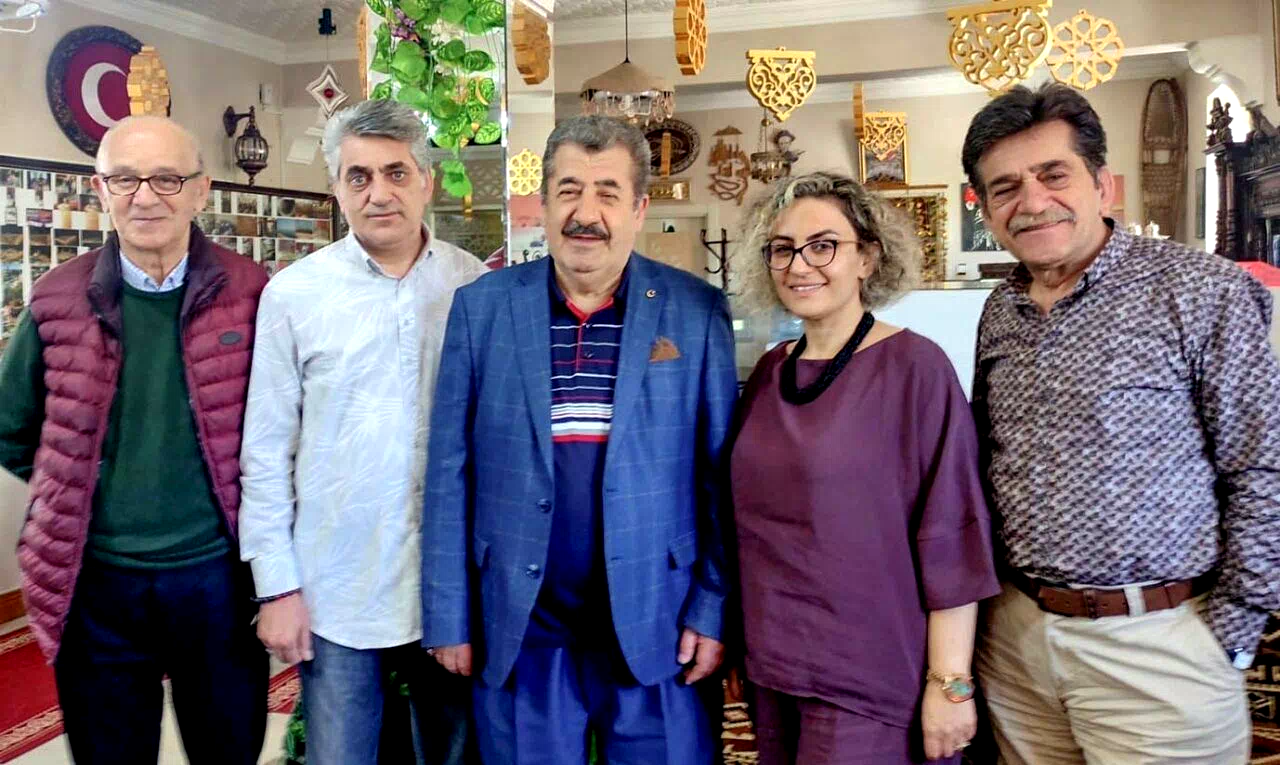 Ersander kolları yeniden sıvadı