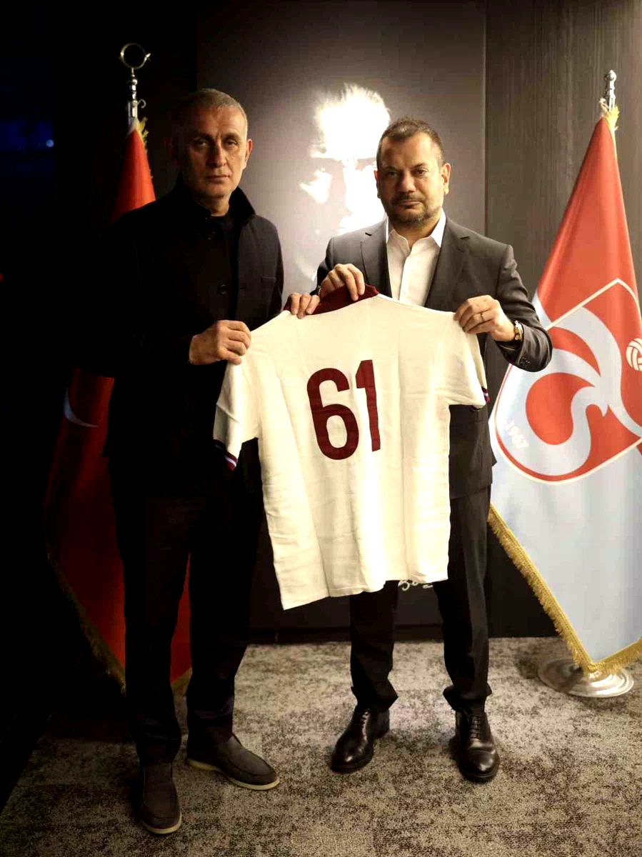 Ertuğrul Doğan, TFF Başkanı Hacıosmanoğlu’na forma hediye etti