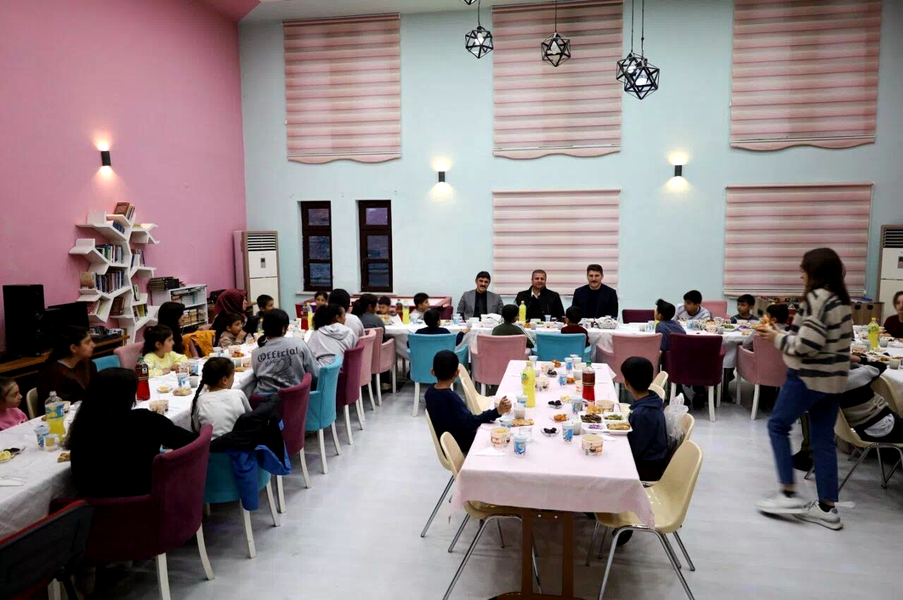 Erzincan Aile ve Sosyal Hizmetler İl Müdürlüğü’nden çocuk evlerinde iftar