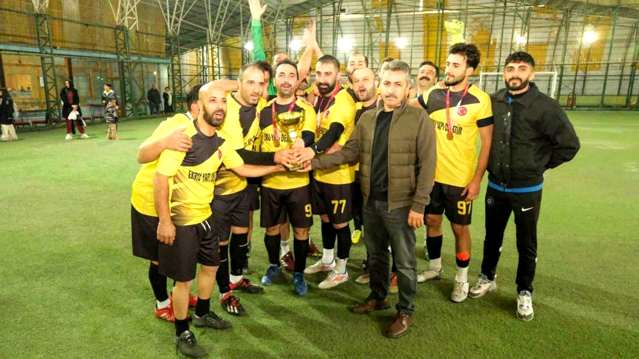 Erzincan Belediyesi Birimler Arası Halı Saha Futbol Turnuvası sona erdi