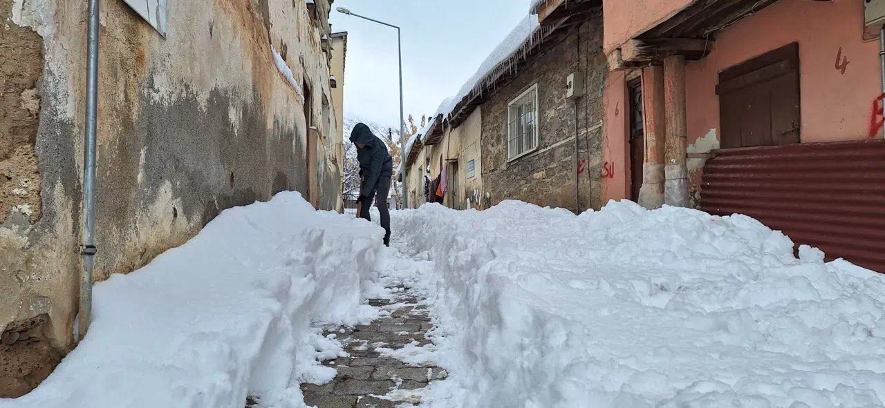 Erzincan’da Yaz ve Kar Aynı Anda Etkili!