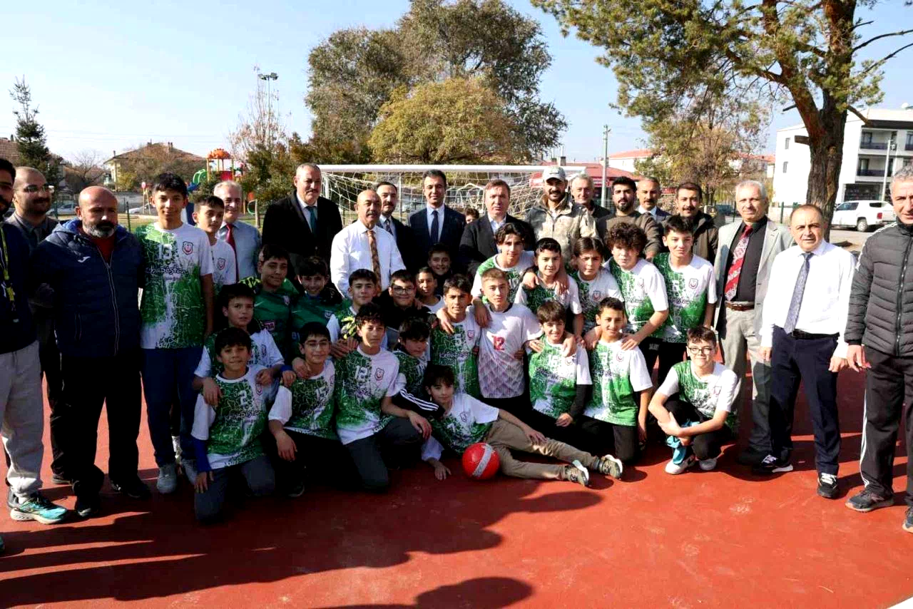 Erzincan’da 101 okulun bahçesine kauçuk zemin yapıldı
