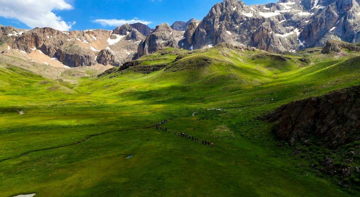 Erzincan’da 2 bin 500 rakımdaki yayla hayran bırakıyor