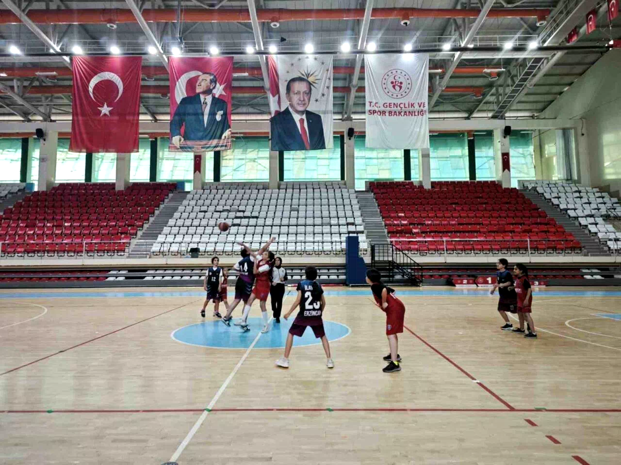 Erzincan’da 23 Nisan Basketbol heyecanı yaşandı