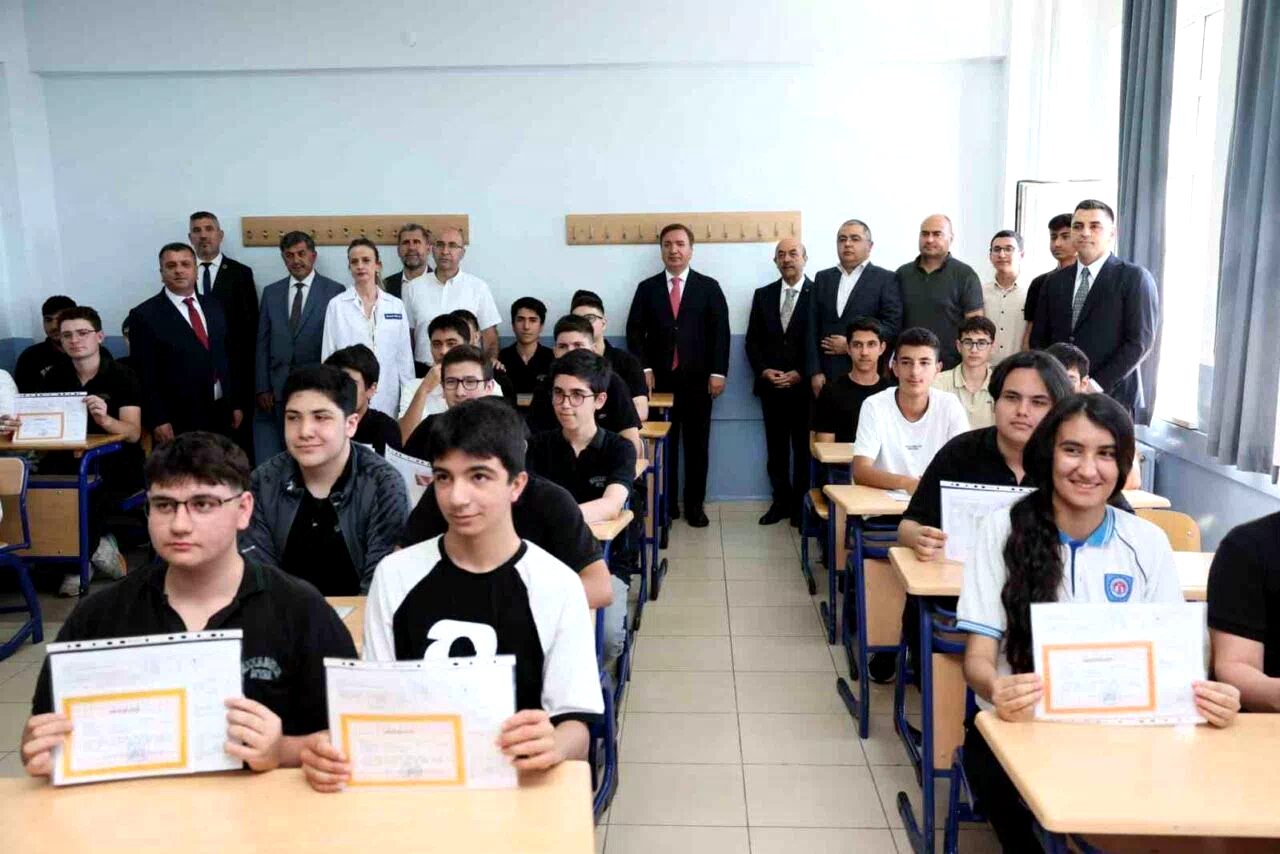 Erzincan’da 41 bin 526 öğrenci karne heyecanı yaşadı