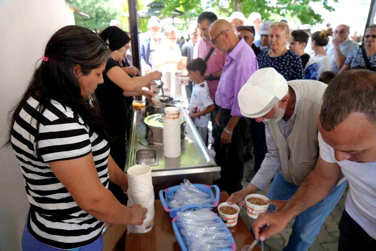 Erzincan’da 5 bin kişilik aşure ikramı
