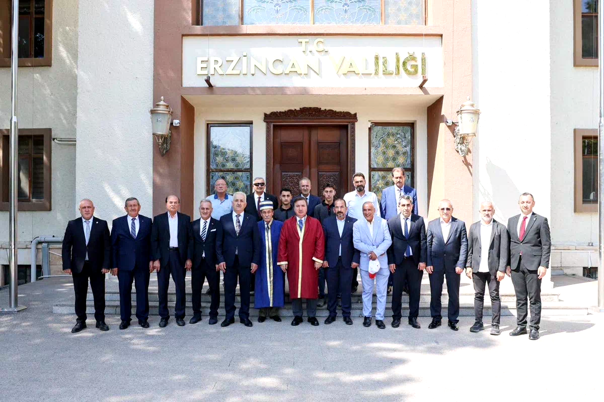 Erzincan’da Ahilik Haftası kapsamında başarılı esnaflara onur belgesi