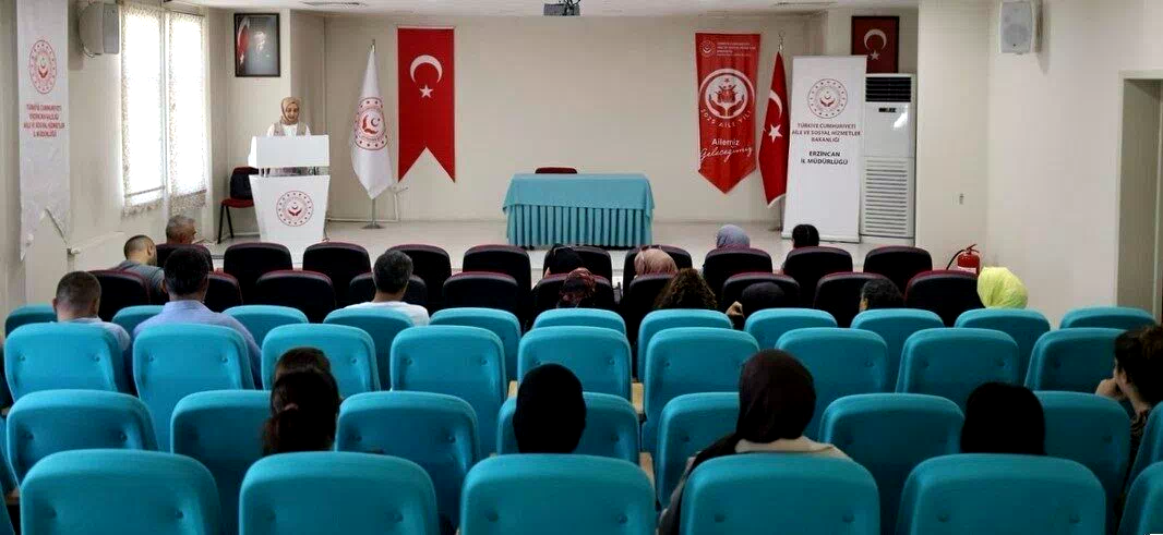 Erzincan’da ‘Aile ve Hukuk’ konulu söyleşi düzenlendi