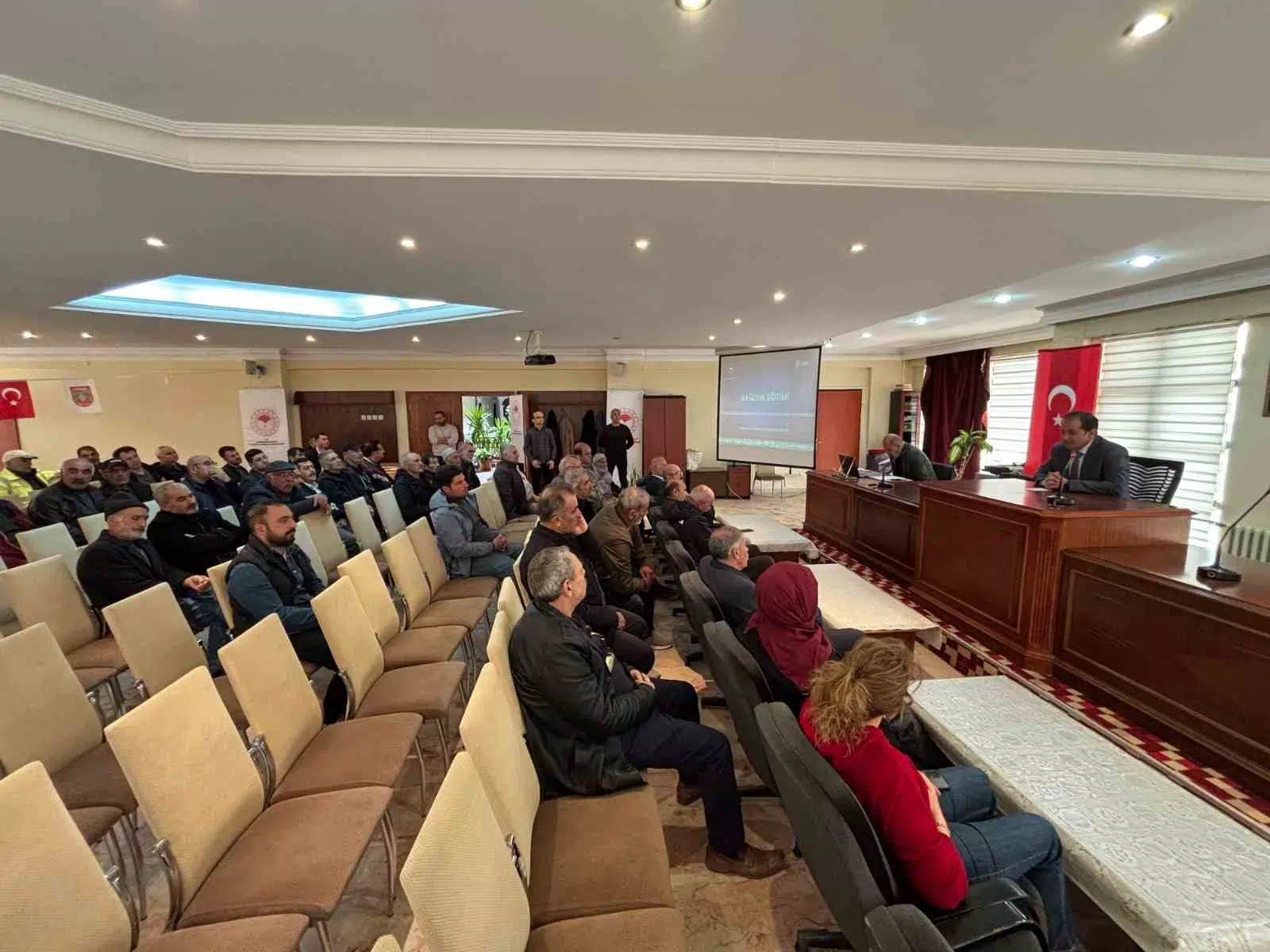 ERZİNCAN’DA BAĞCILIKTA HASTALIK VE ZARARLILARLA MÜCADELE EĞİTİMİ DÜZENLENDİ