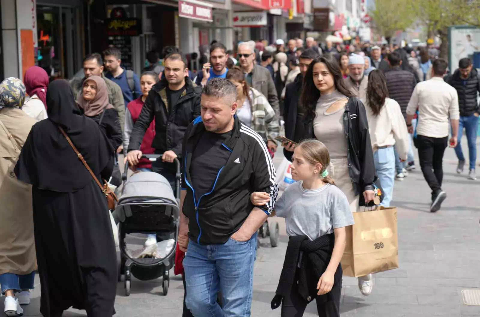 Erzincan’da Bayram Alışverişi Yoğunluğu Arttı.