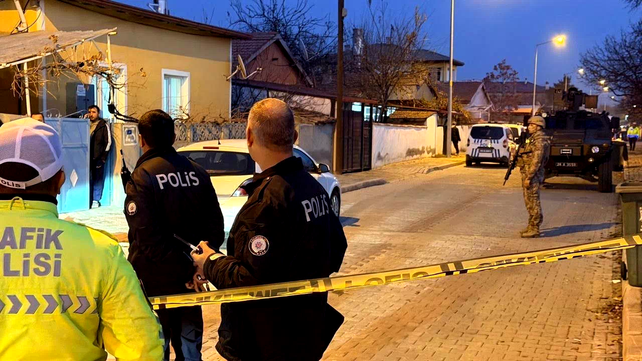 Erzincan’da bir evde baba ve oğlu silahla vurulmuş halde ölü bulundu