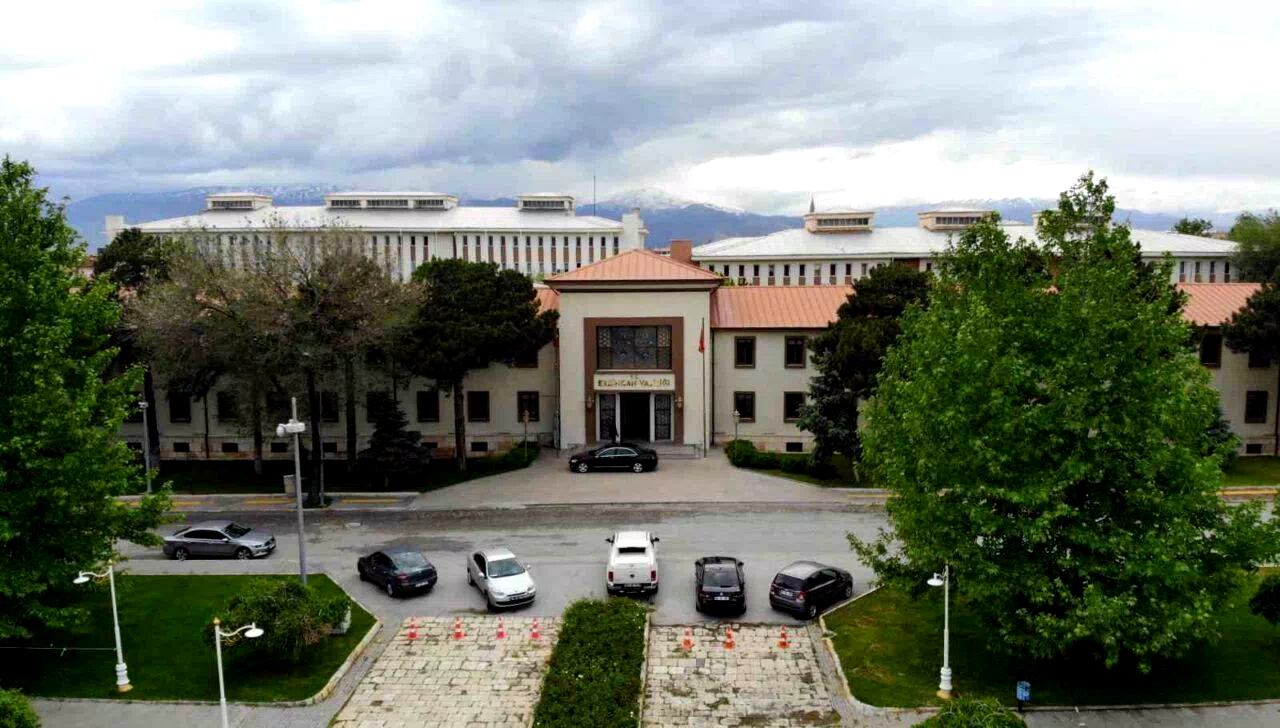 Erzincan’da cadde ve sokaklar boş kaldı