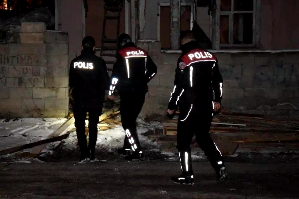 Erzincan’da çeşitli suçlardan aranan 28 şahıs düzenlenen operasyonda yakalandı