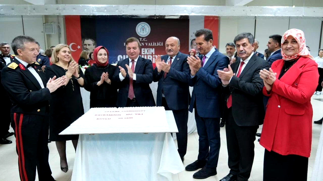 Erzincan’da Cumhuriyet Resepsiyonu yoğun katılımla gerçekleşti
