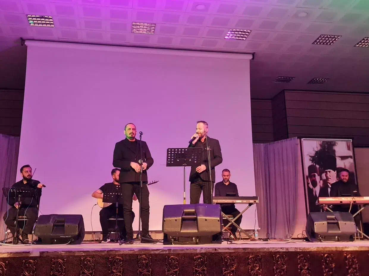 Erzincan’da düzenlenen Ramazan akşamı etkinliğinde “Kahramanlık Türküleri” konseri büyük beğeni topladı.