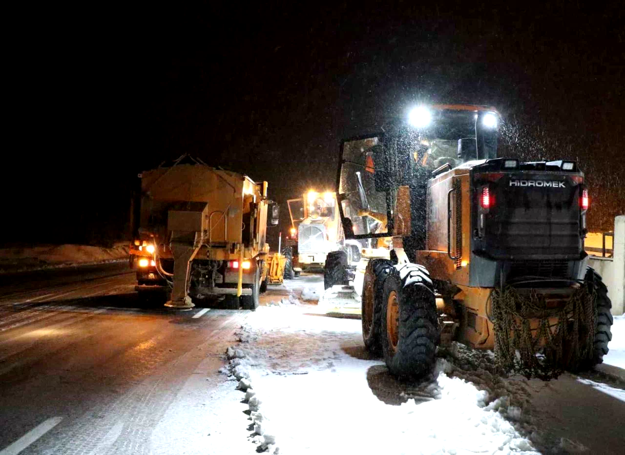 Erzincan’da ekim ayında kar ve tipi geçitlerde ulaşımı aksattı