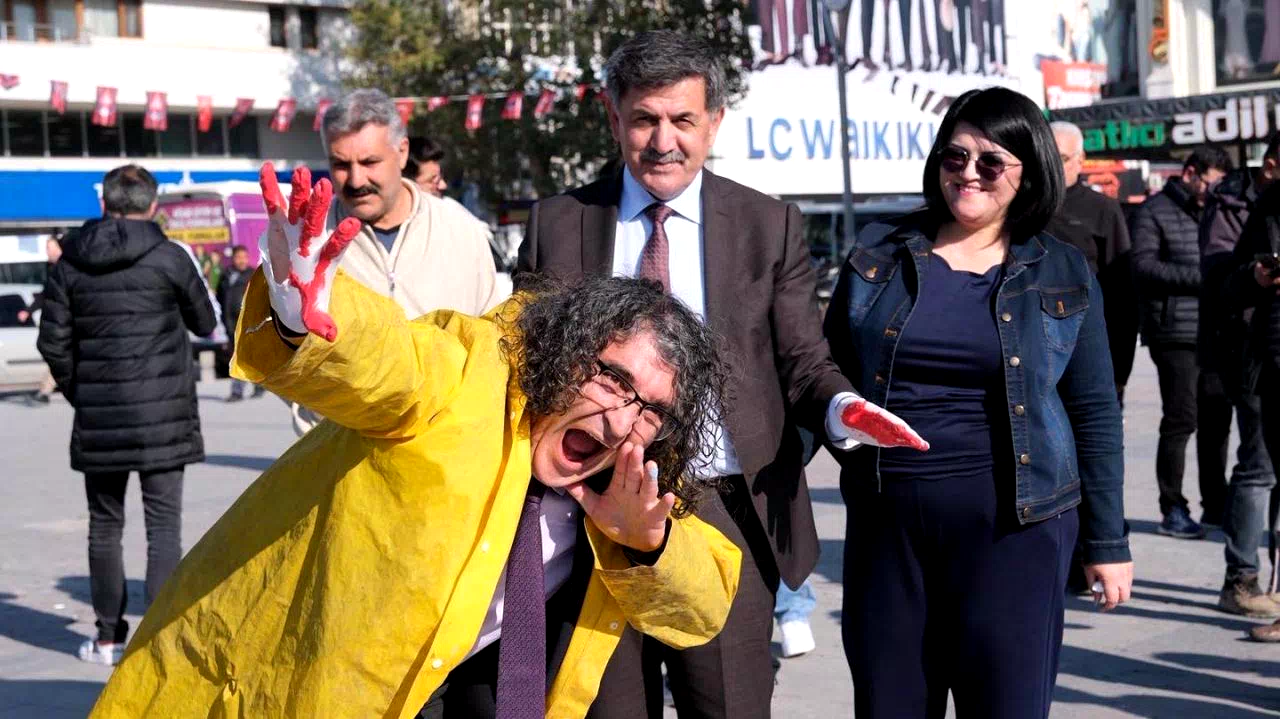 Erzincan’da el izleriyle yükselen “Şiddete Hayır” çağrısı