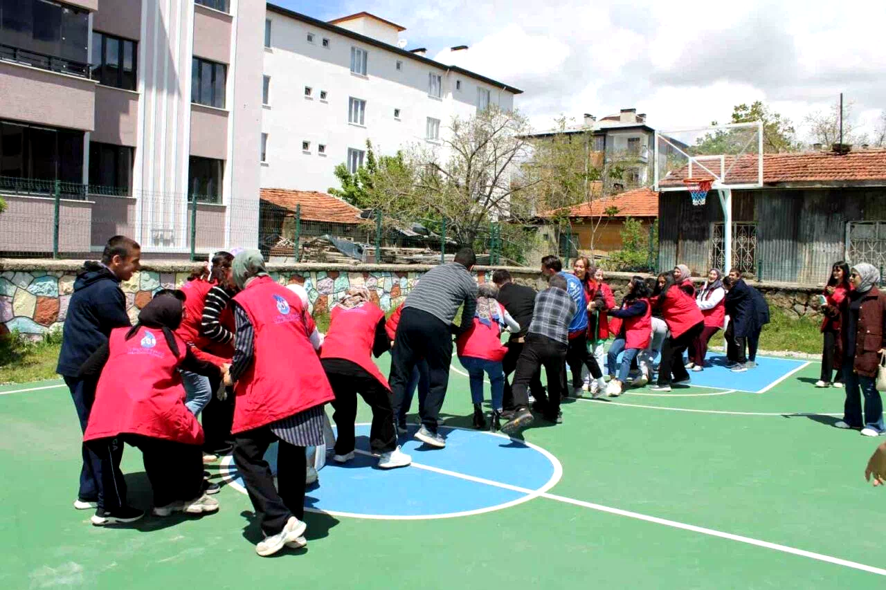 Erzincan’da “Engel Yok” mesajlı renkli buluşma