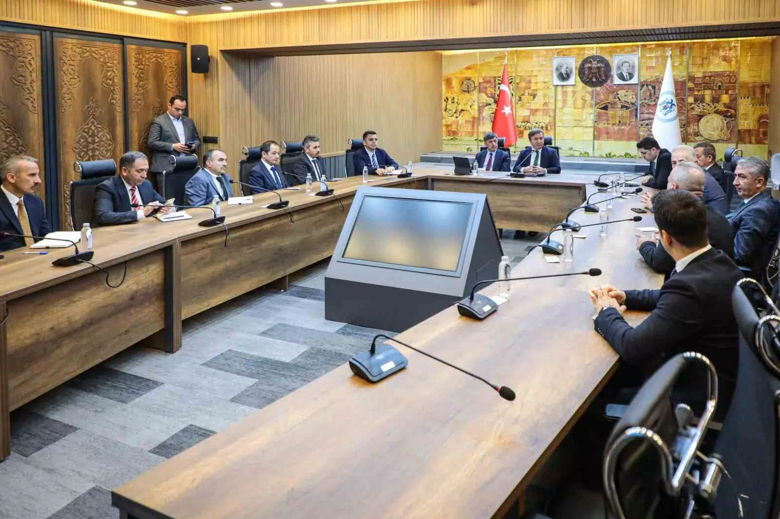 “Erzincan’da Fahiş Fiyat ve Çevre Temizliği Konuları İçin Toplantı Düzenlendi”