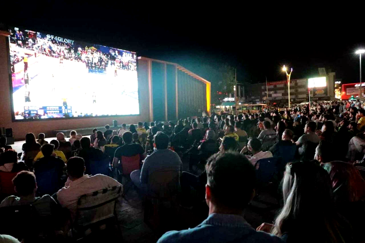 Erzincan’da Fenerbahçe’nin Euroleague final maçı dev ekranda izlendi