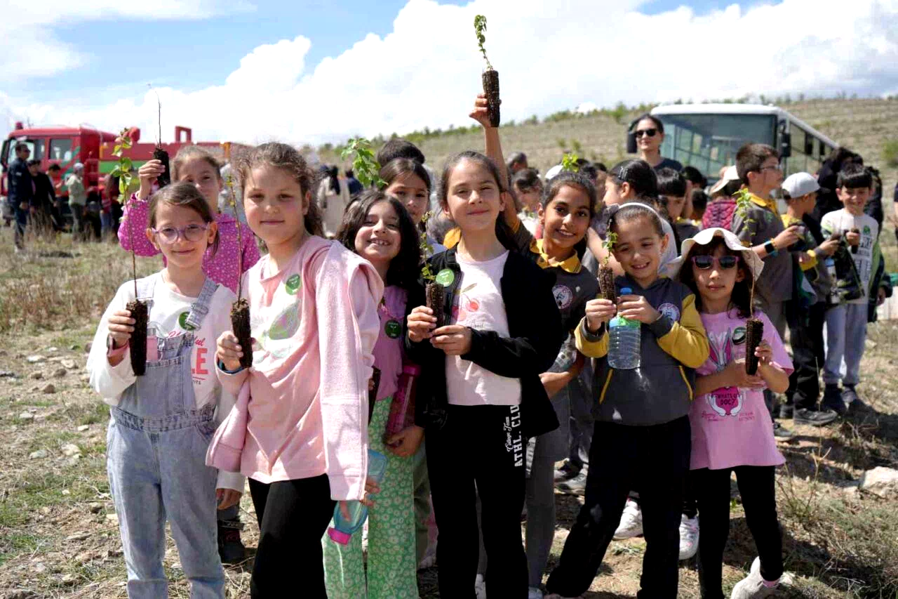 Erzincan’da fidan dikme şenliği düzenlendi
