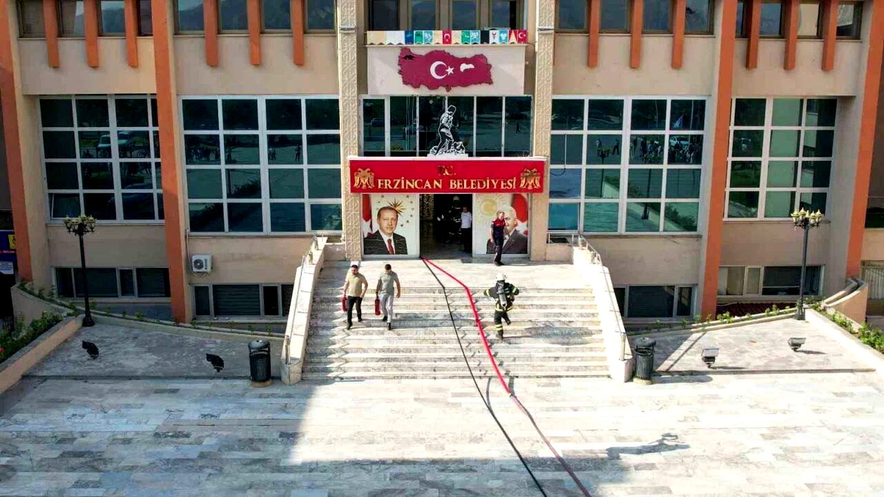 Erzincan’da gerçeği aratmayan yangın tatbikatı yapıldı