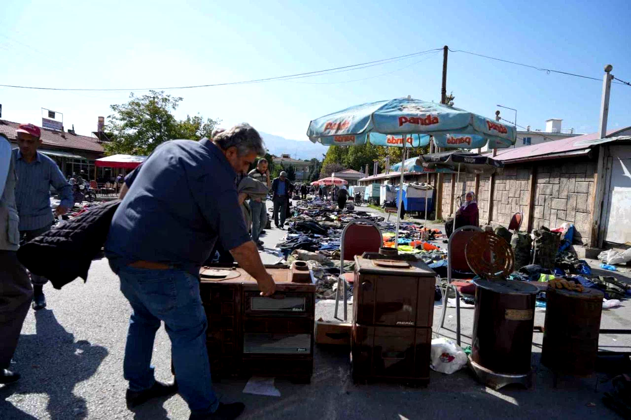 Erzincan’da havalar soğudu, sobalar satışa çıkarıldı