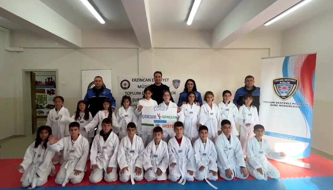 Erzincan’da “Hep Birlikte Aileyiz” Projesi kapsamında öğrencilere tekvando kıyafeti desteği