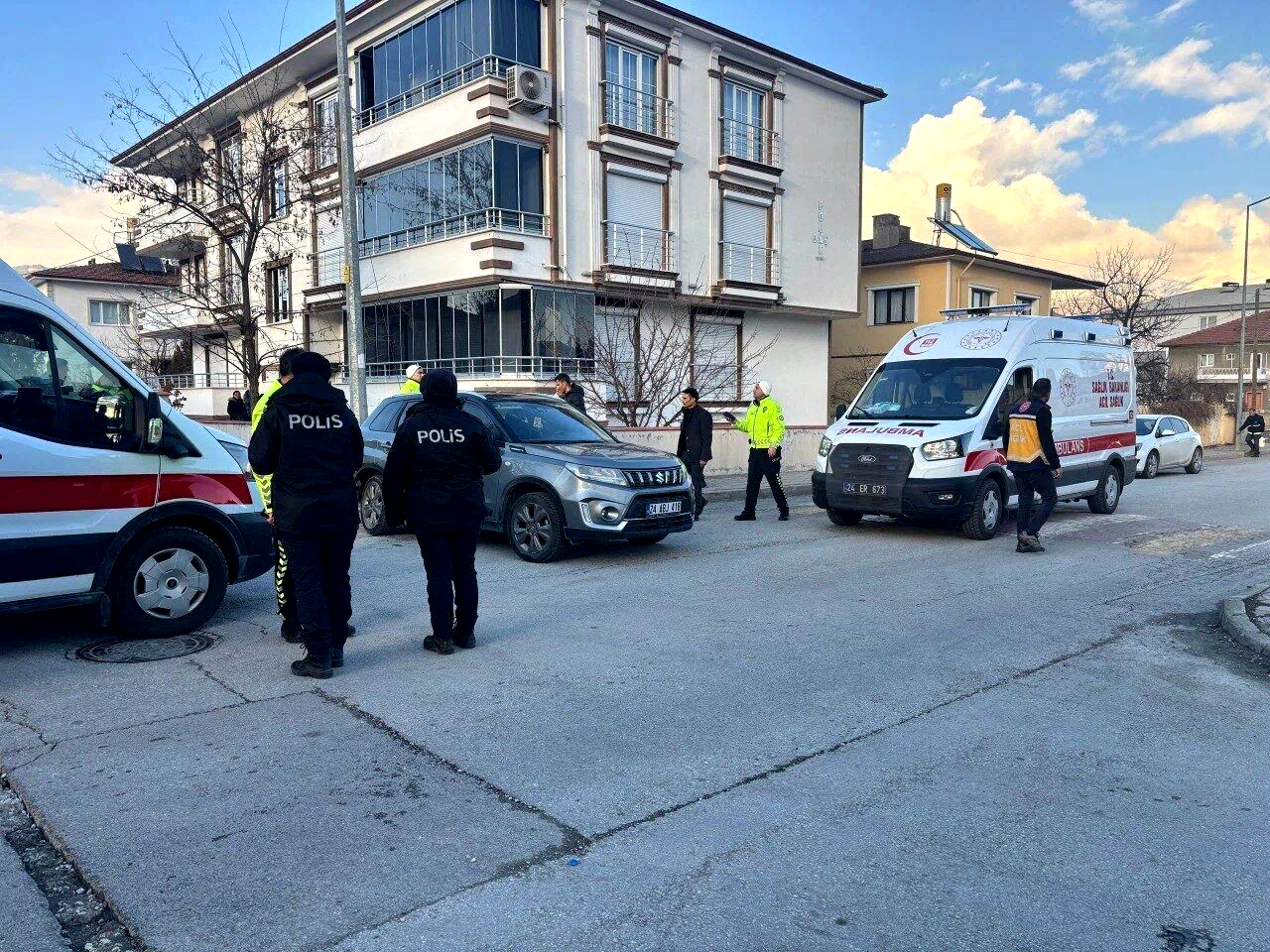 Erzincan’da iki otomobil çarpıştı: 2’i çocuk 3 kişi yaralandı