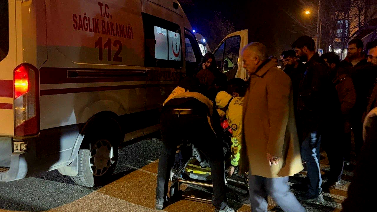 Erzincan’da iki otomobil çarpıştı: 5 yaralı
