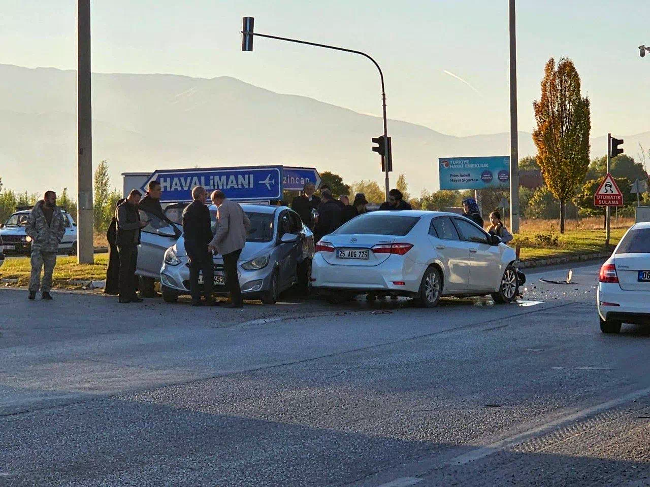 Erzincan’da iki otomobil çarpıştı: 5 yaralı