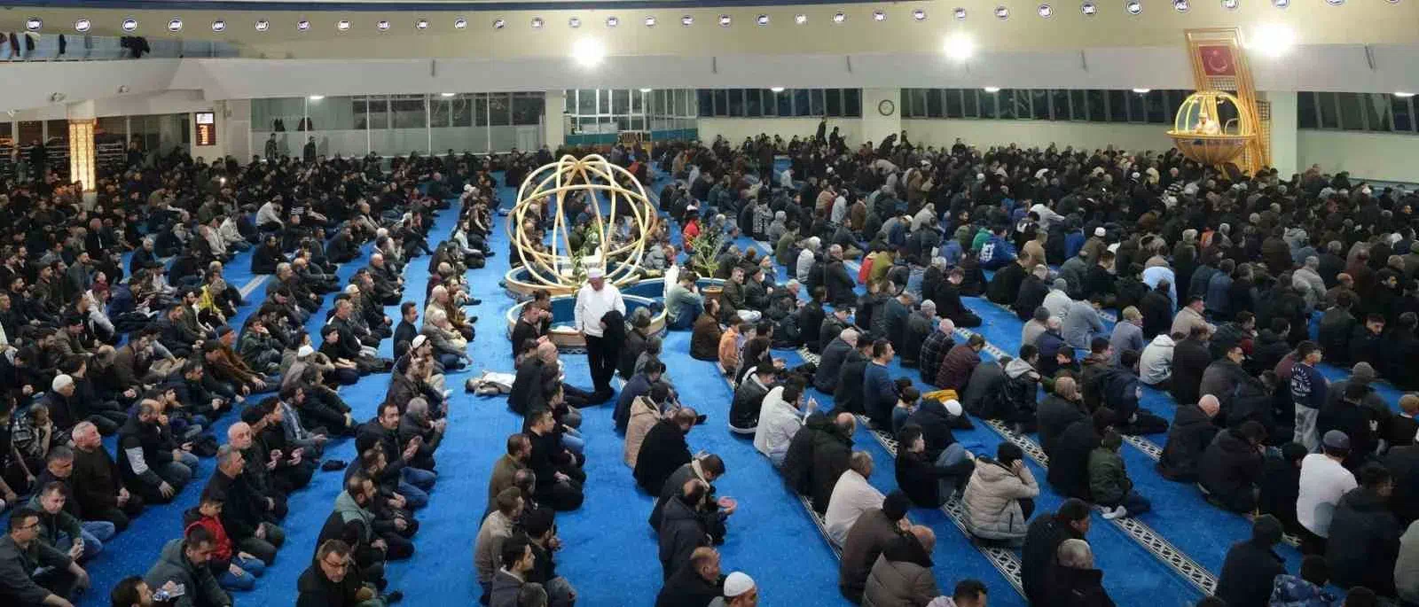 Erzincan’da Kadir Gecesi coşkusu camileri doldurdu