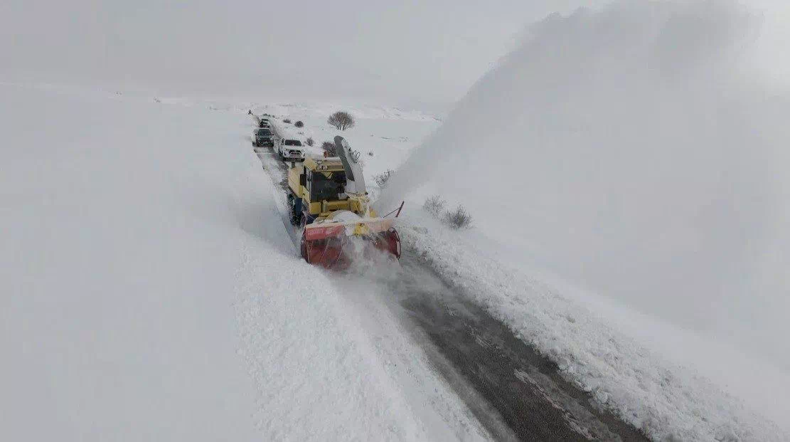 Erzincan’da kar ve tipi: 328 köy yolu ulaşıma kapandı