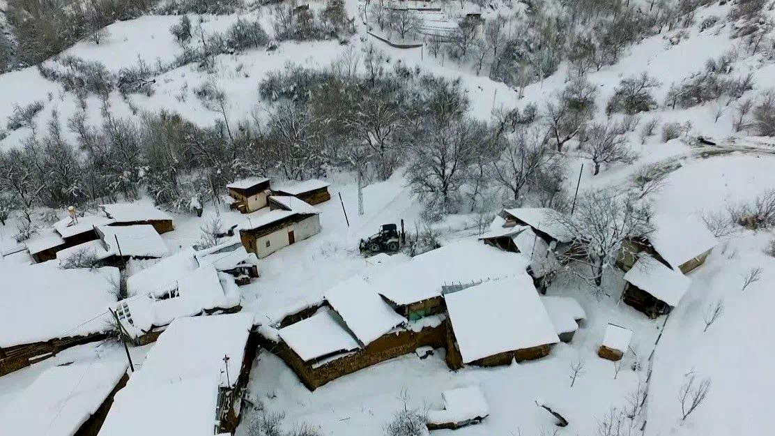 Erzincan’da kar ve tipi ulaşımı olumsuz etkiledi: 12 köy yolu kapandı
