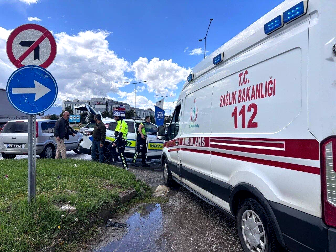 Erzincan’da kavşakta kaza: 3 yaralı
