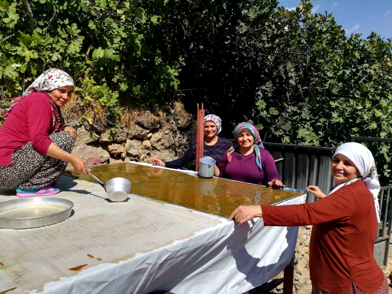 Erzincan’da kazanlar pestil için kaynıyor