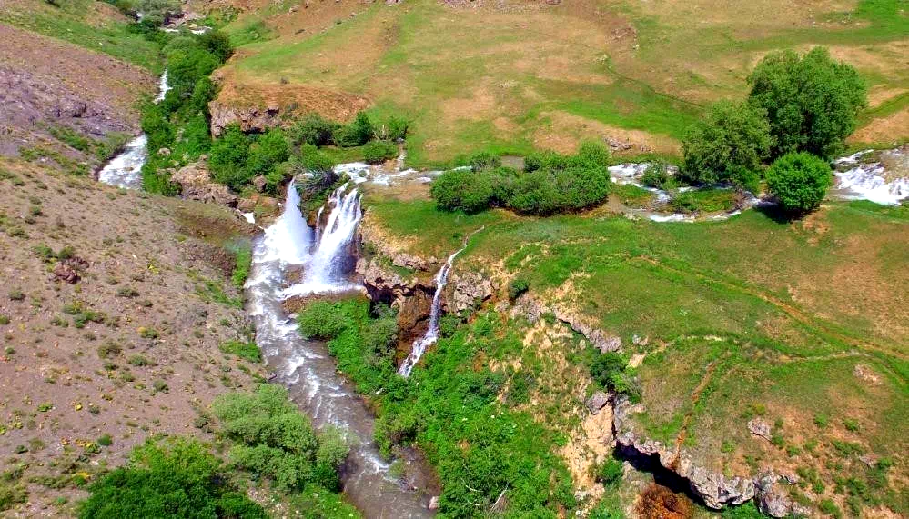 Erzincan’da Konarlı Şelalesi doğal güzelliğiyle ziyaretçilerini bekliyor