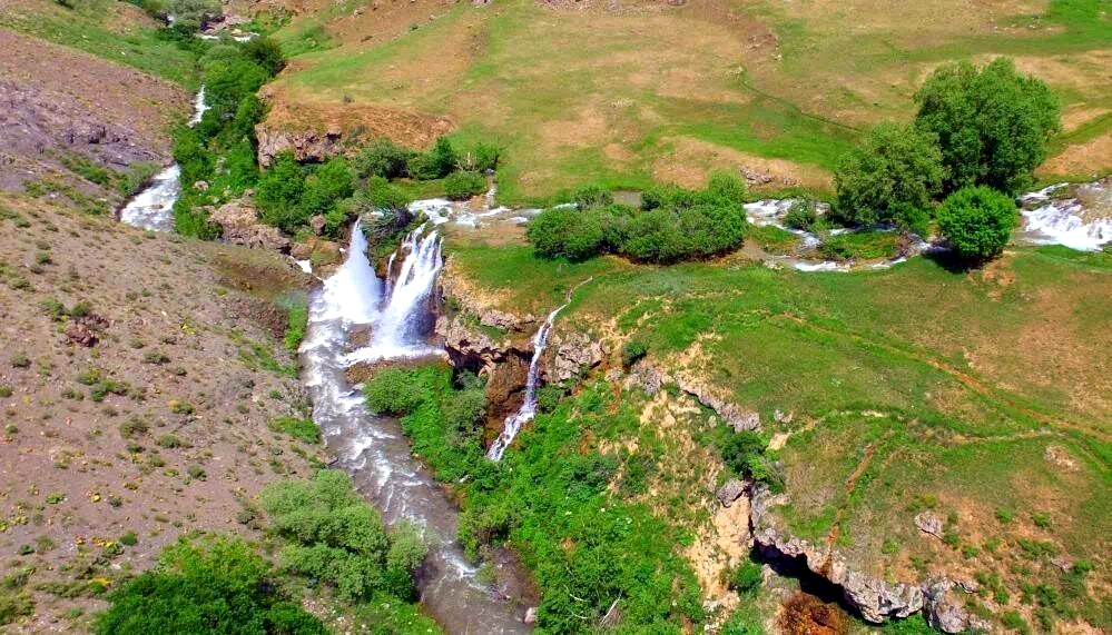 Erzincan’da Konarlı Şelalesi doğal güzelliğiyle ziyaretçilerini bekliyor