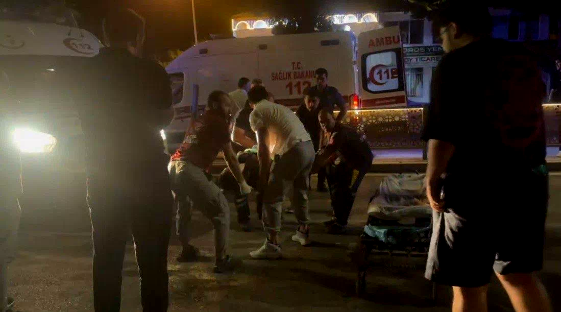 Erzincan’da motosiklet yayaya çarptı: 2 yaralı