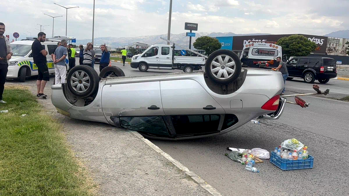 Erzincan’da otomobil takla attı: 2 yaralı