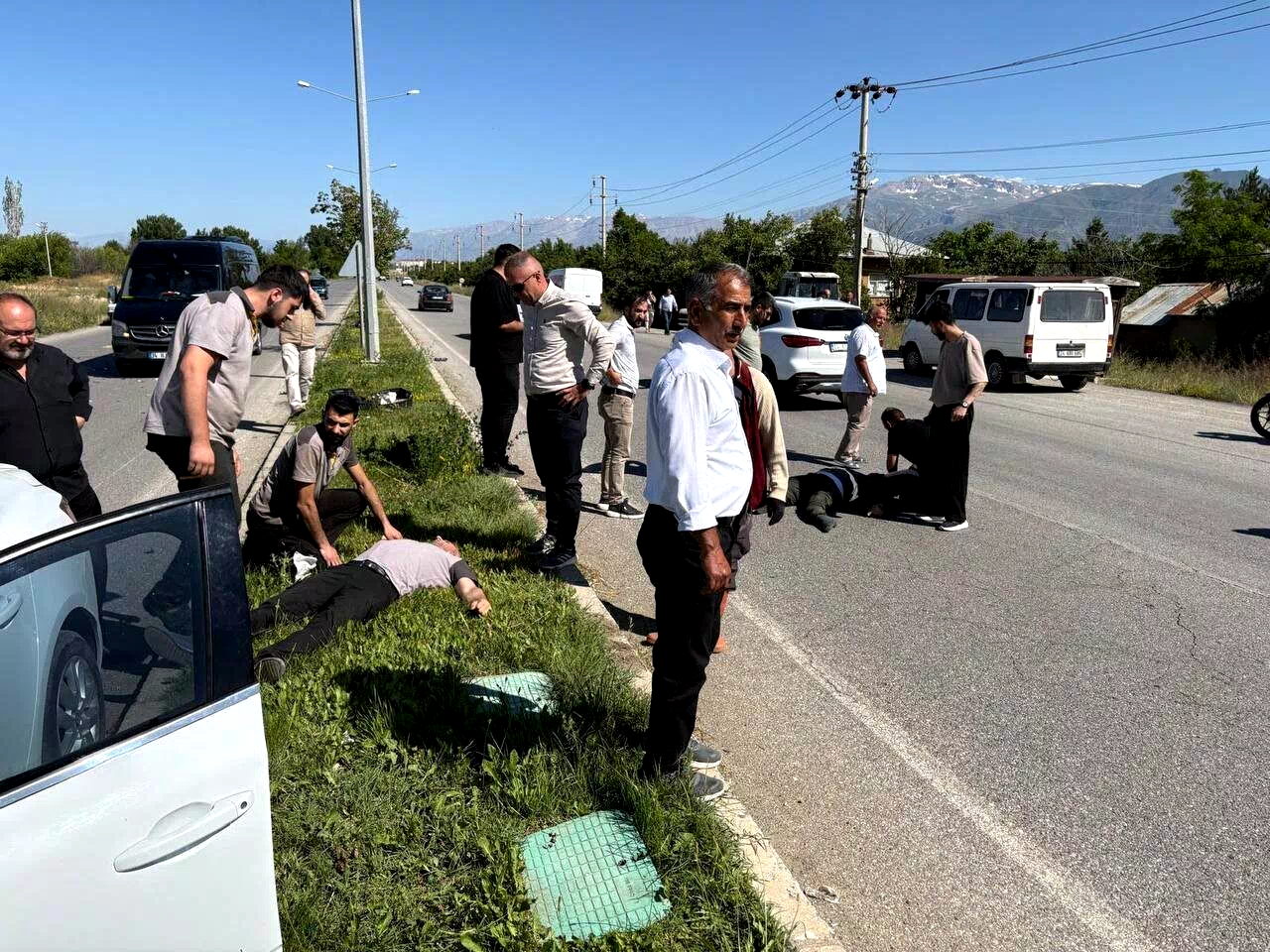 Erzincan’da otomobil ve motosiklet çarpıştı: 1 ölü, 1 yaralı